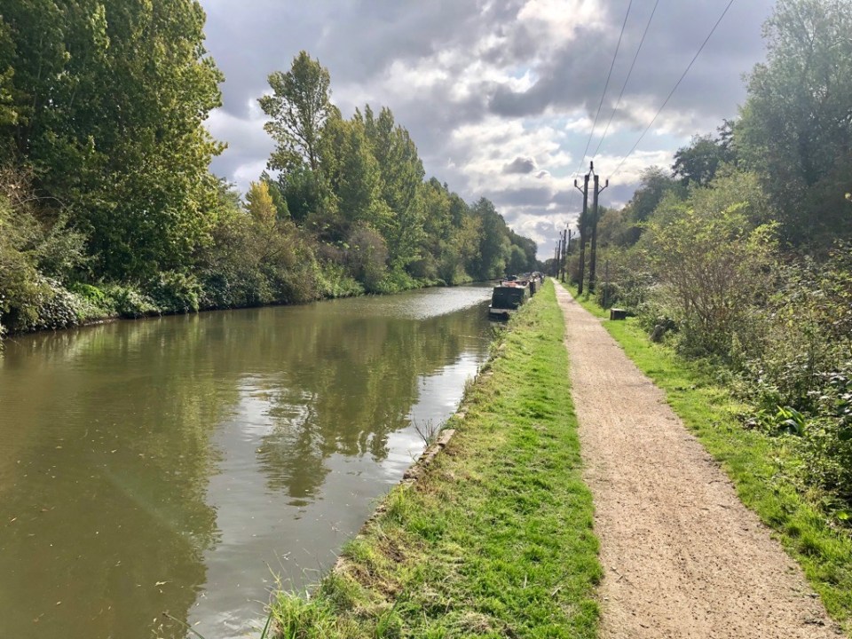 Taking the canal path into central London - traffic free!