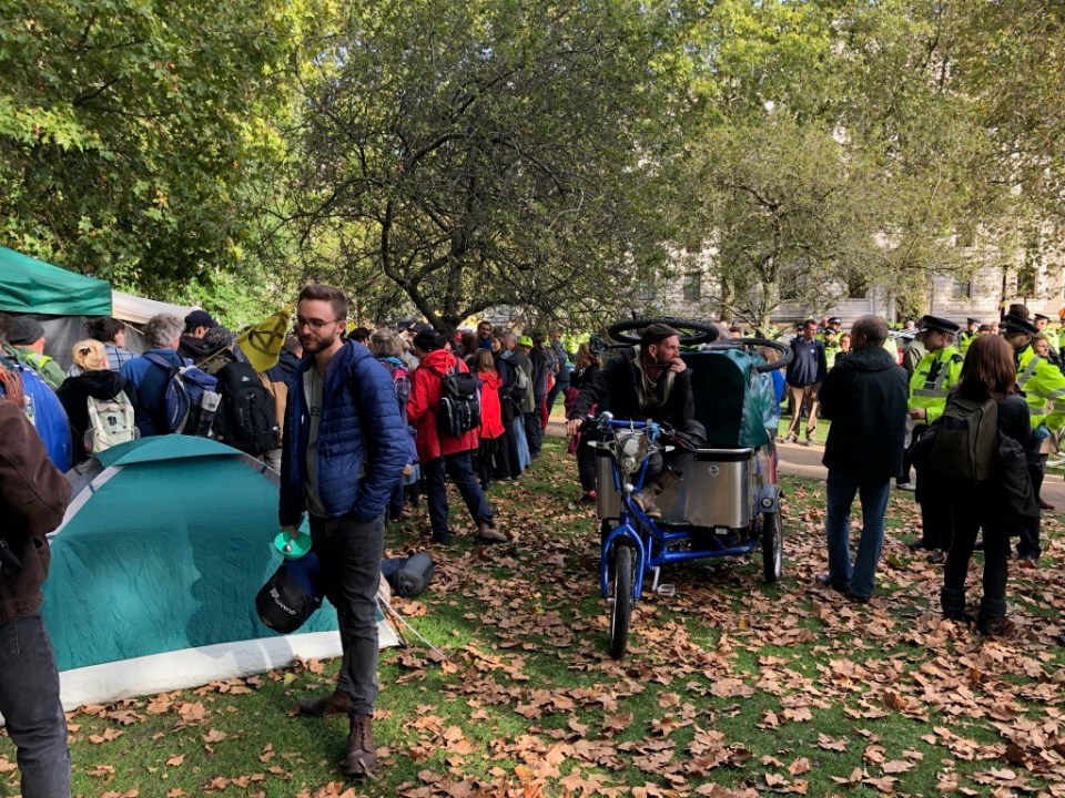 Transport mobilising to move kit