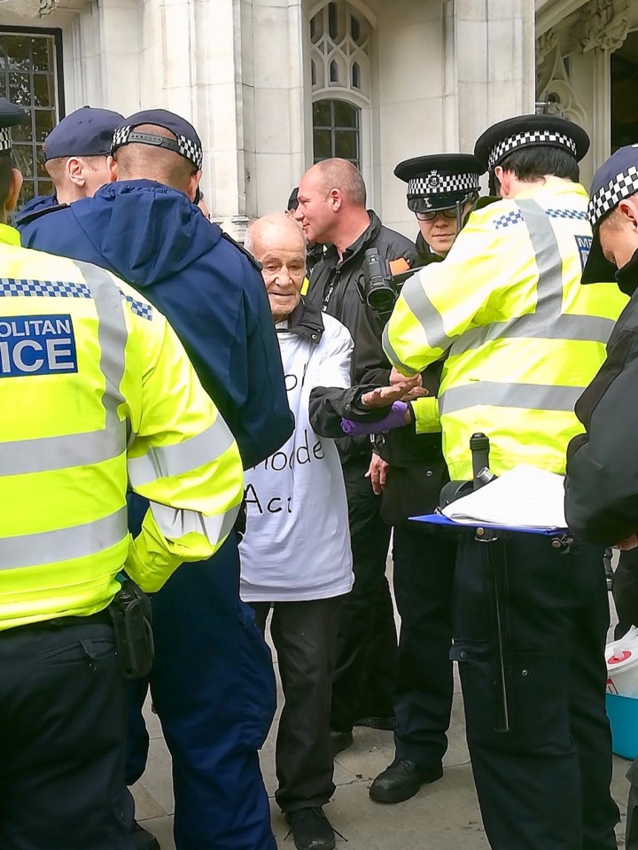 Much support as elderly activists arrested