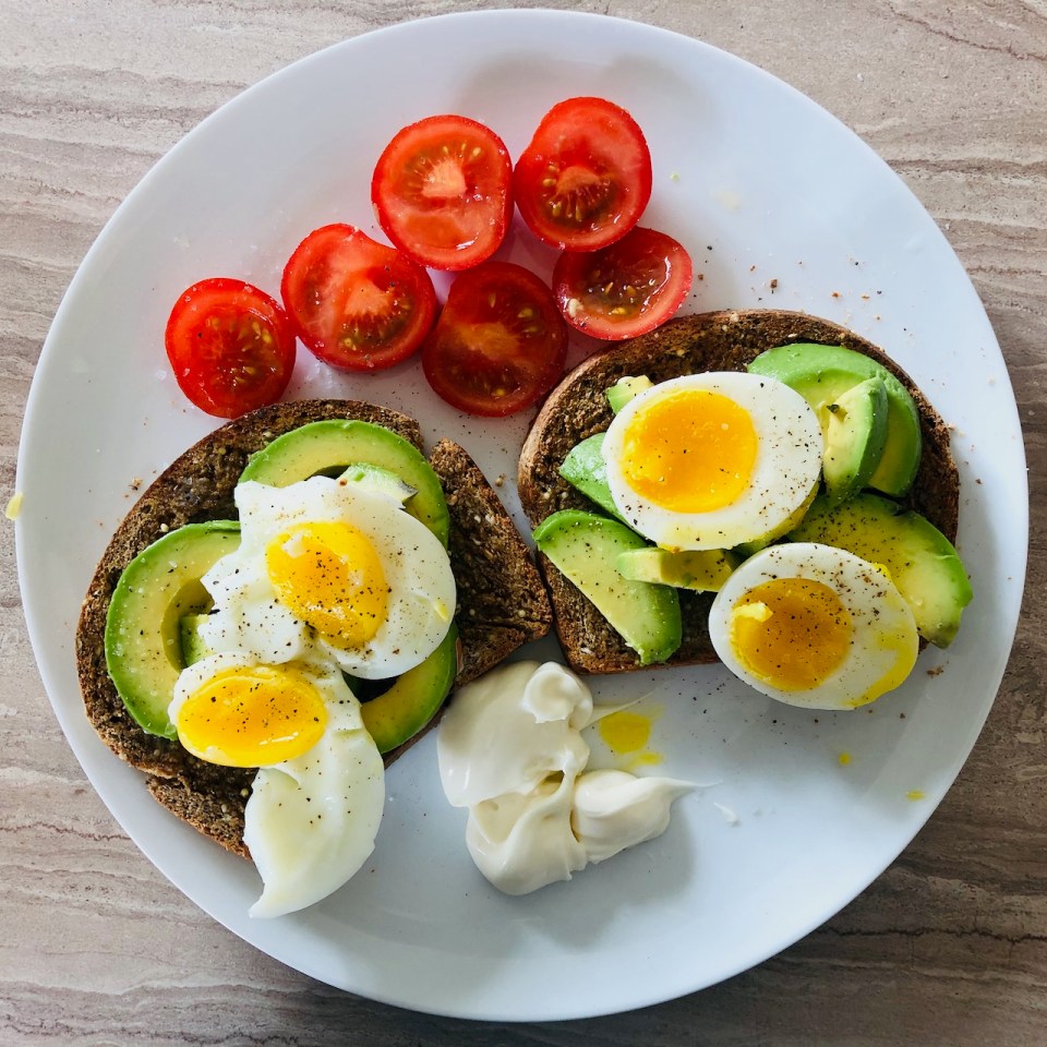 Eggs, avocado, tomatoes and homemade bread