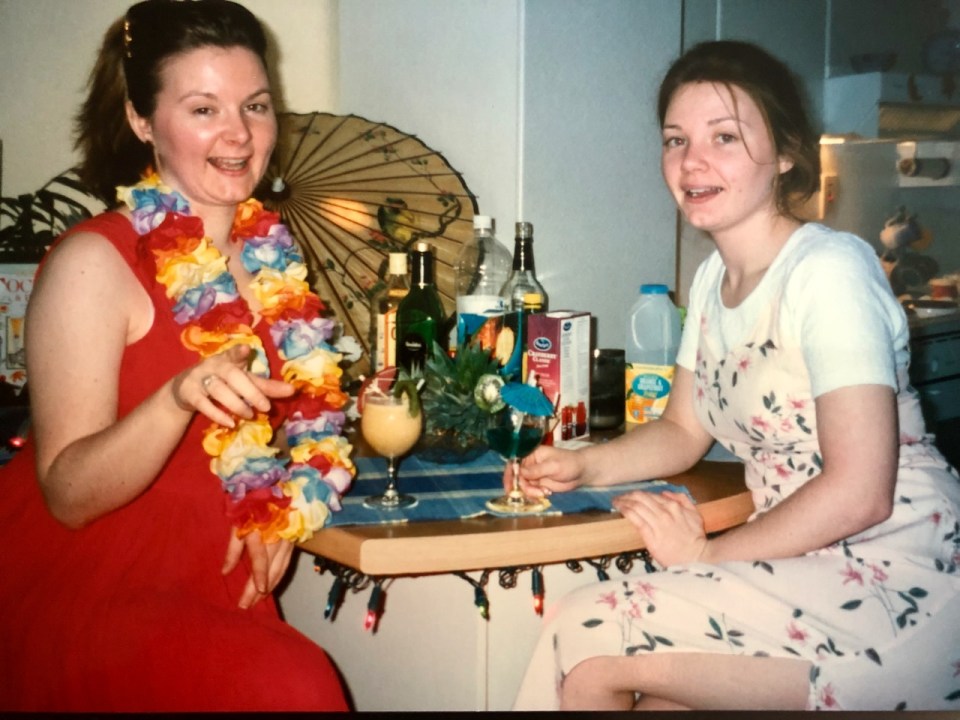 Hawaiian evening, sisters together