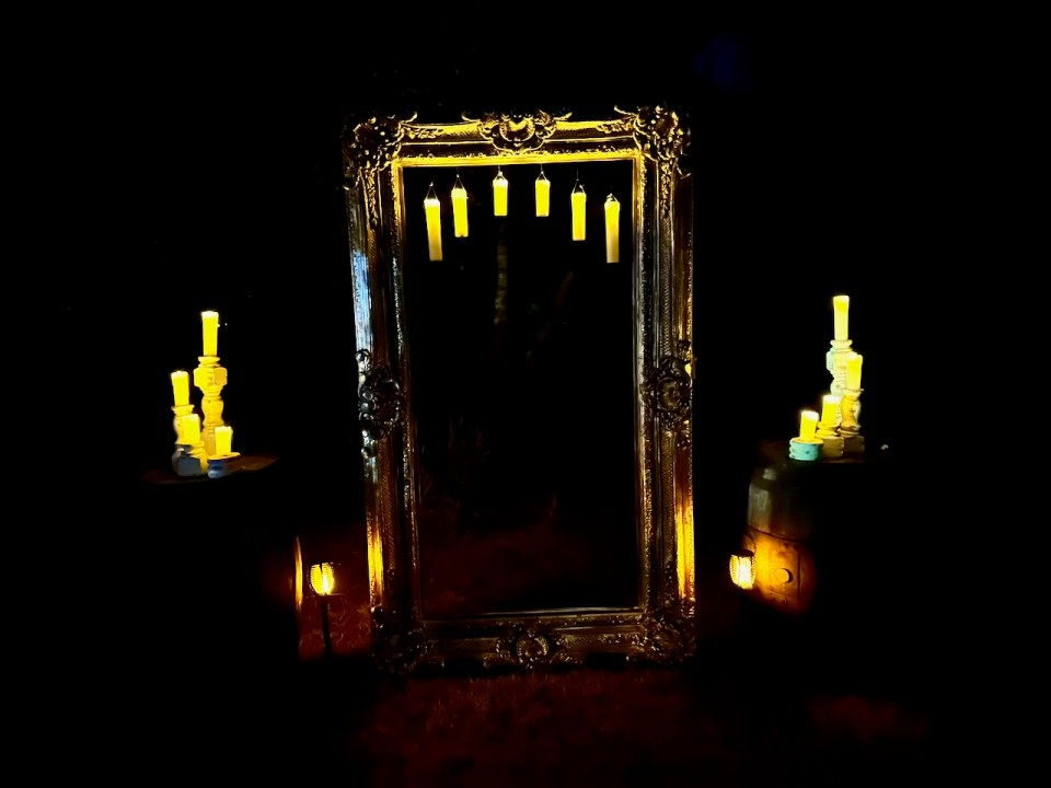Spooky mirror I can't remember the name of